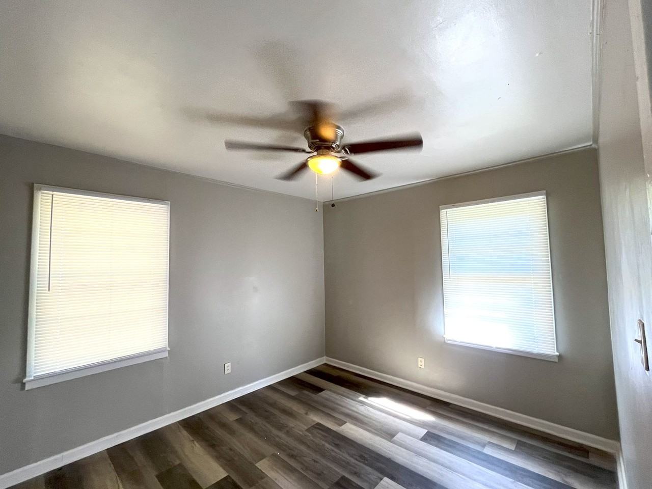 739 E Jane St - Photo 6 of 10