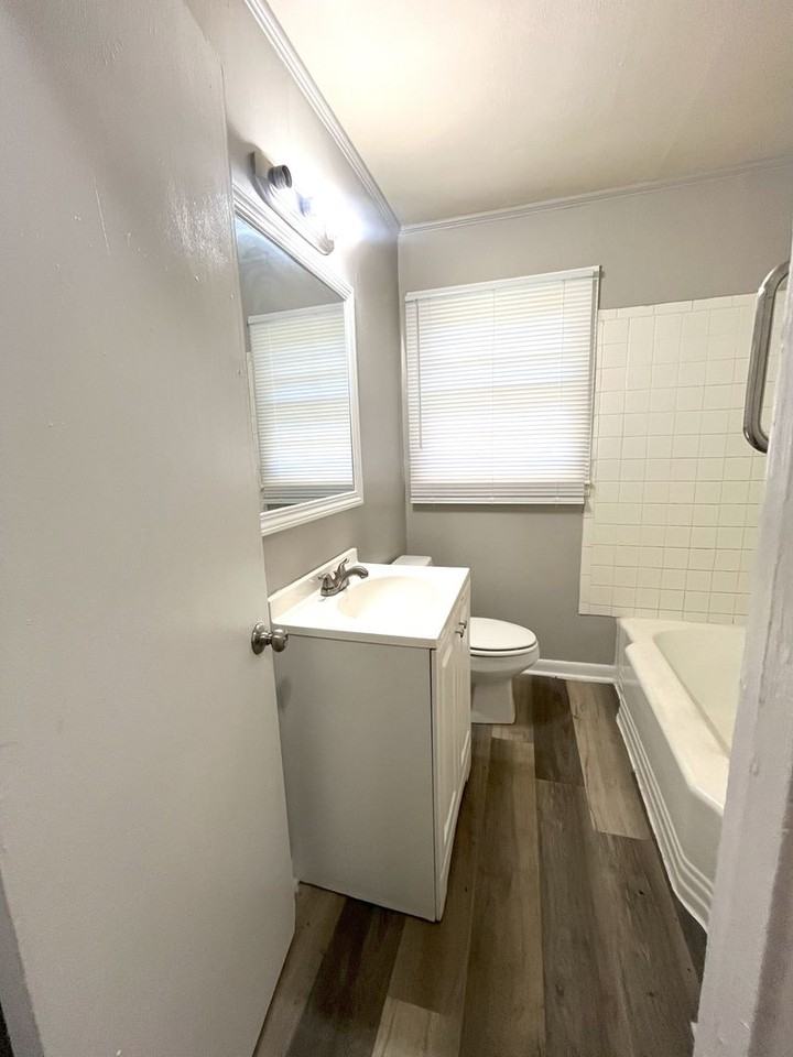 739 E Jane St - Photo 7 of 10