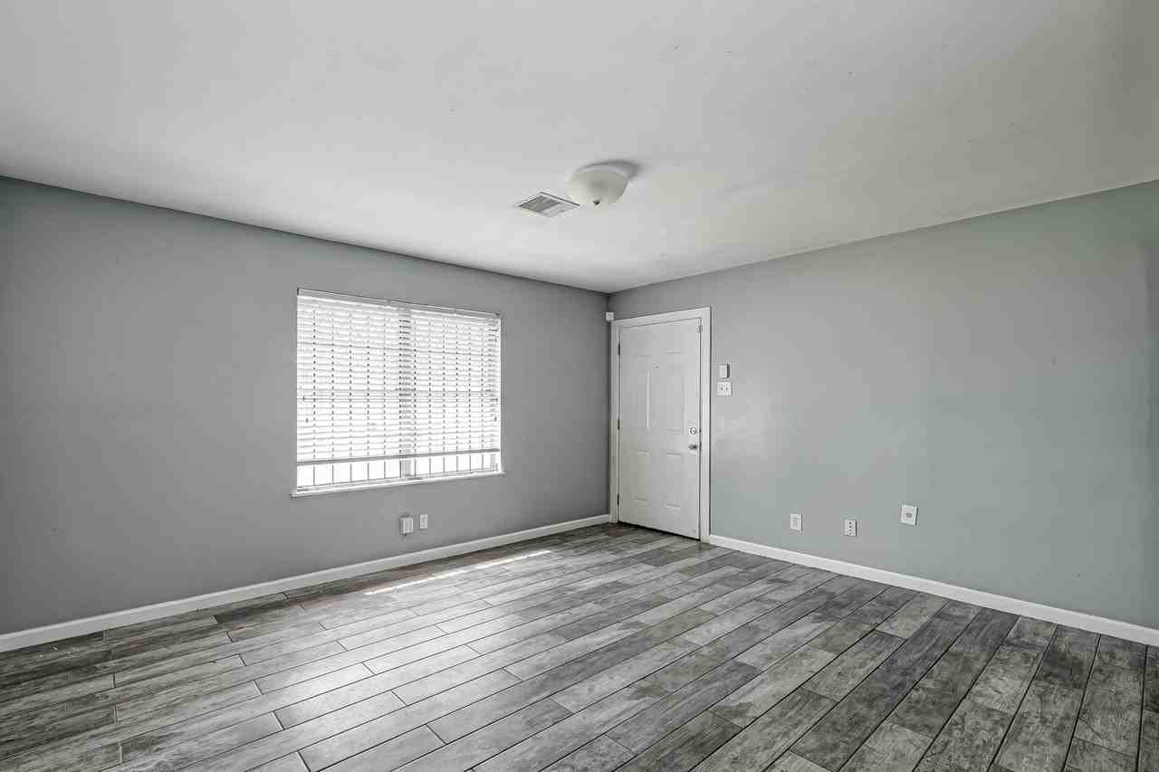 4821 Alvin St - Photo 2 of 10