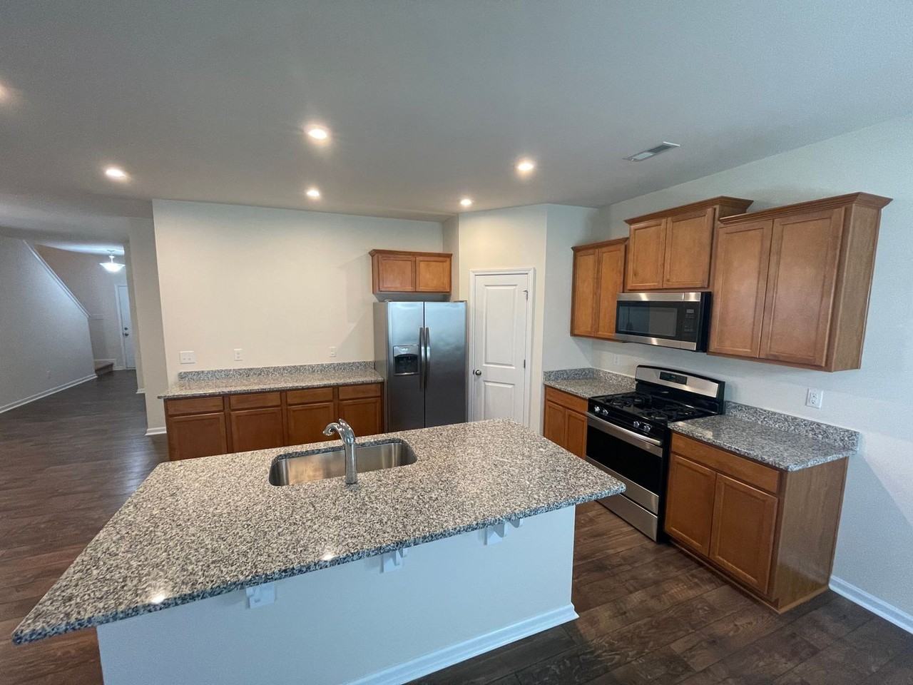 7047 Thornrose Dr - Photo 3 of 20