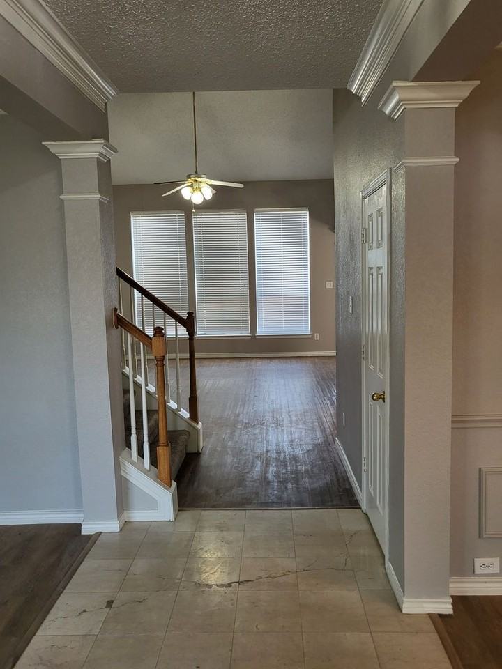 6411 Clear Pool Dr - Photo 2 of 27