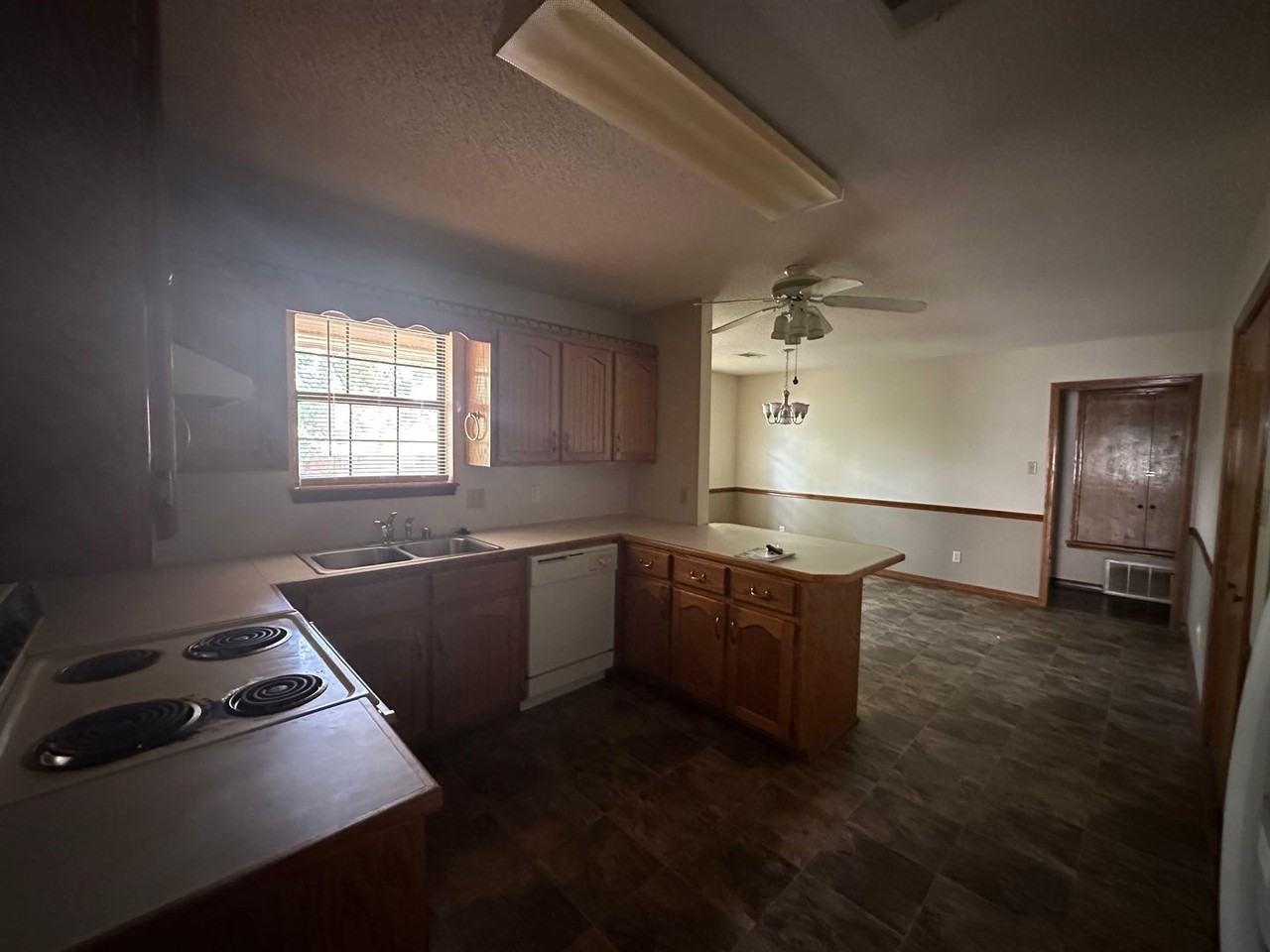 1008 S Seattle Ave - Photo 3 of 8