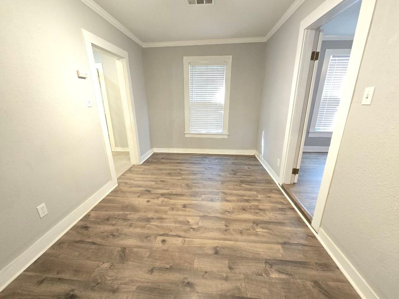 611 N Pierce St - Photo 3 of 13