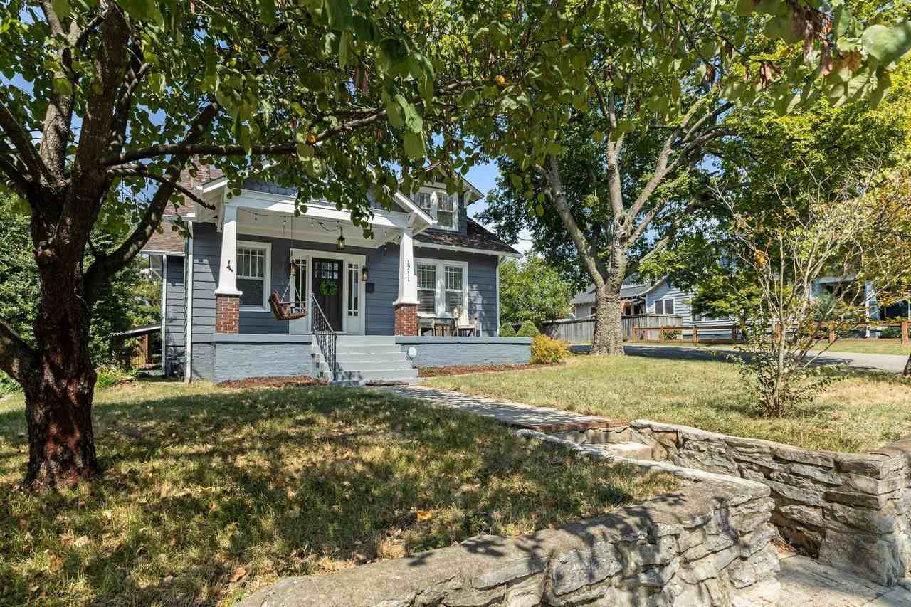 1711 Fatherland St - Photo 2 of 40