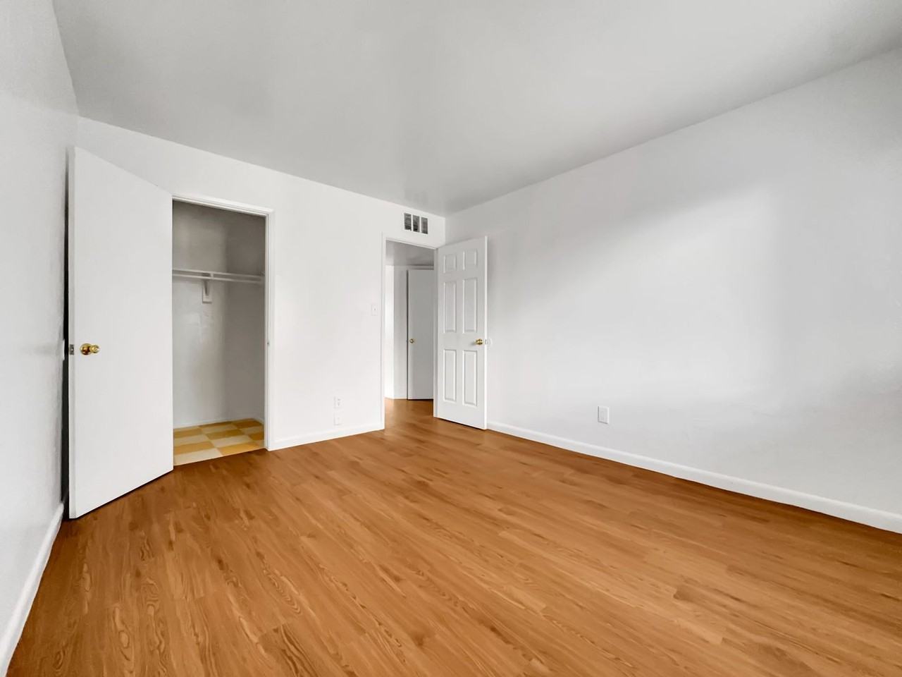 2905 E Monroe St #2 - Photo 6 of 20