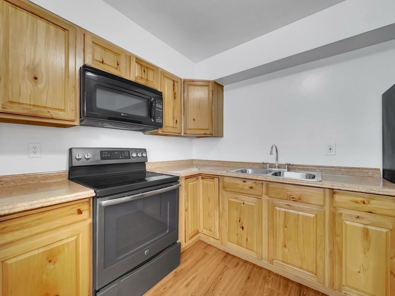 2905 E Monroe St #2 - Photo 7 of 20