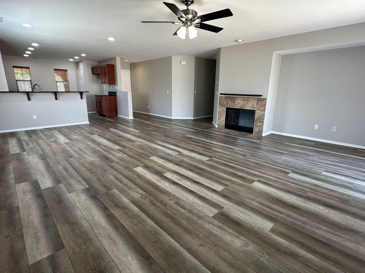 1016 Canyon Dr W - Photo 2 of 16