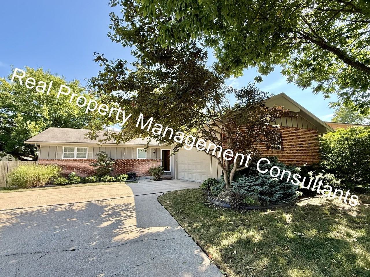 1421 W Ferrel Dr - Photo 2 of 37