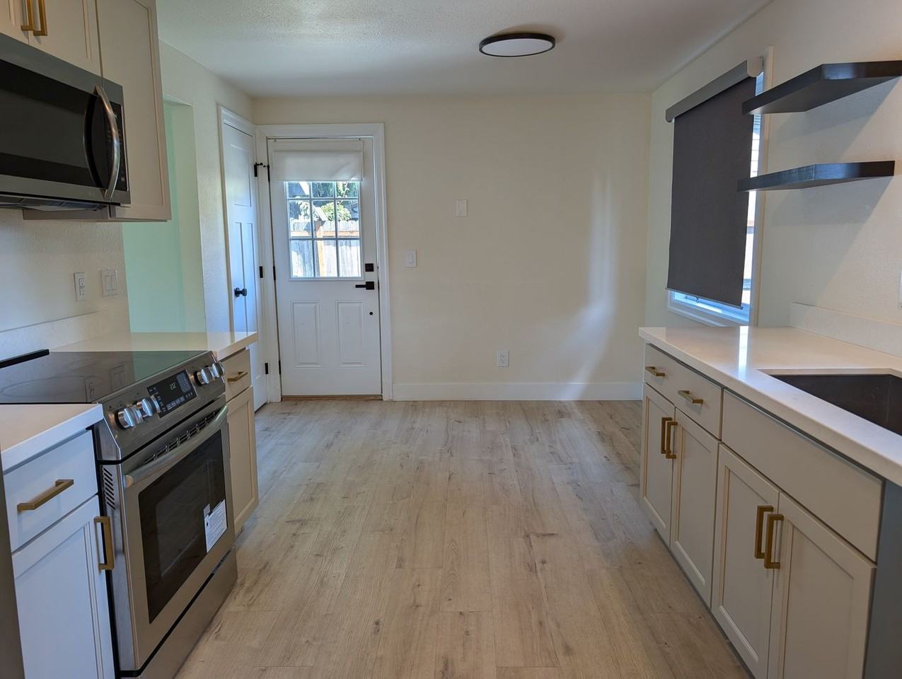 1318 Railroad Ave - Photo 4 of 13