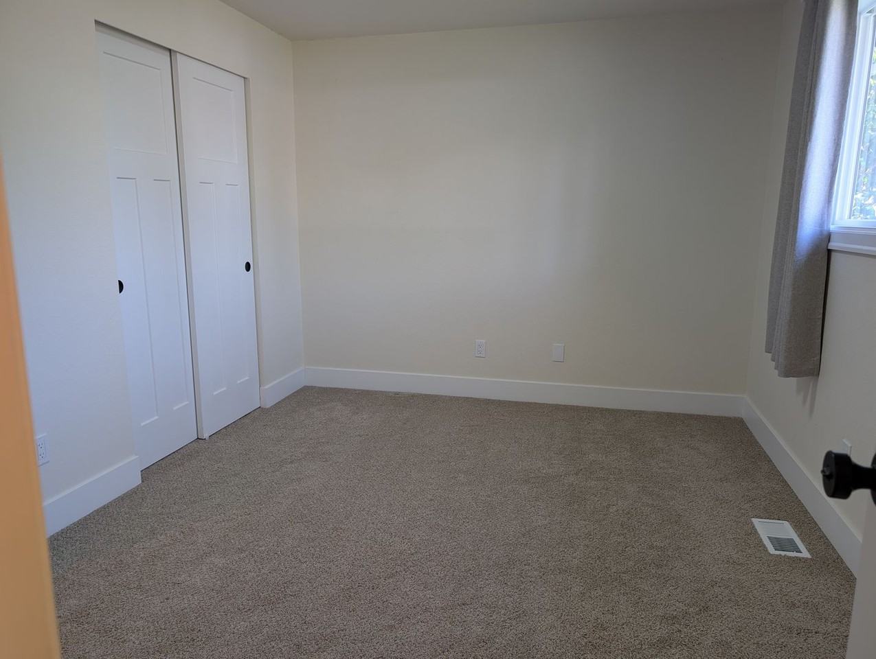 1318 Railroad Ave - Photo 7 of 13