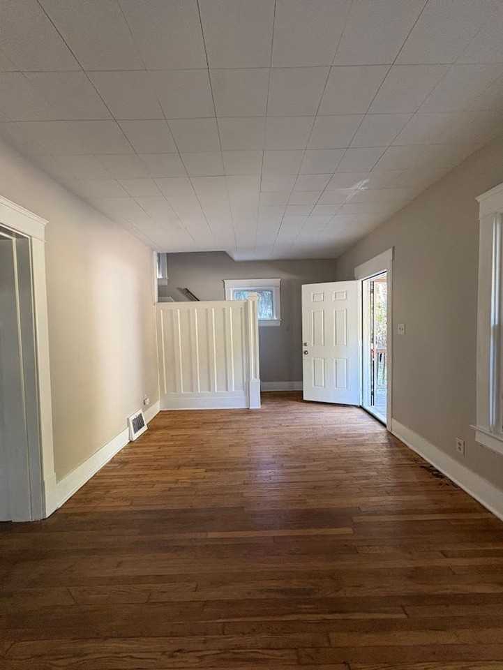 644 Easter Avenue - Photo 4 of 17