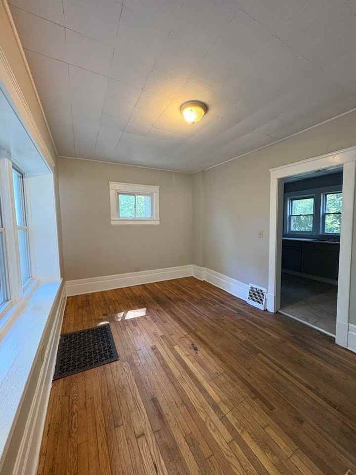 644 Easter Avenue - Photo 5 of 17