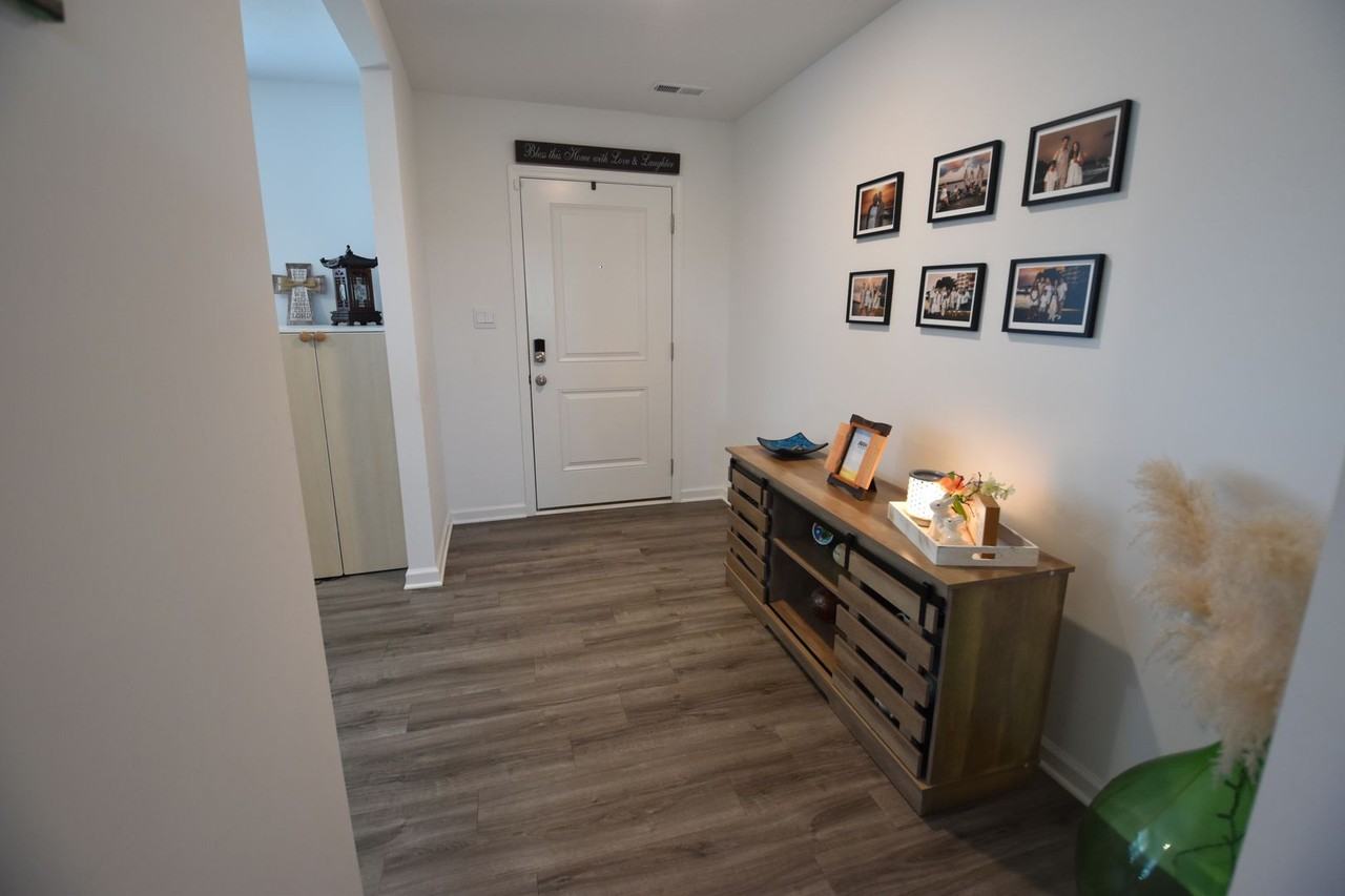 1358 Fleming Drive - Photo 2 of 20