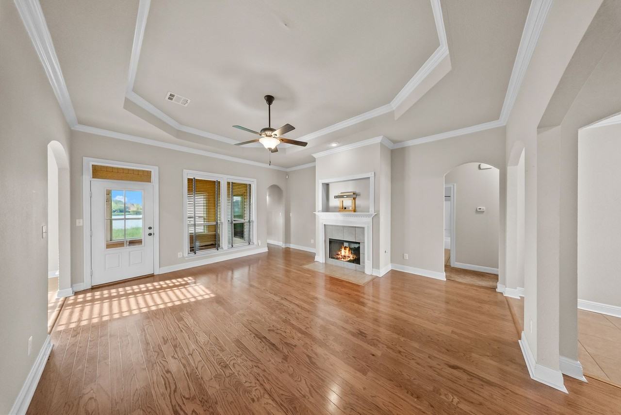 6107 Waterford Ln - Photo 2 of 15