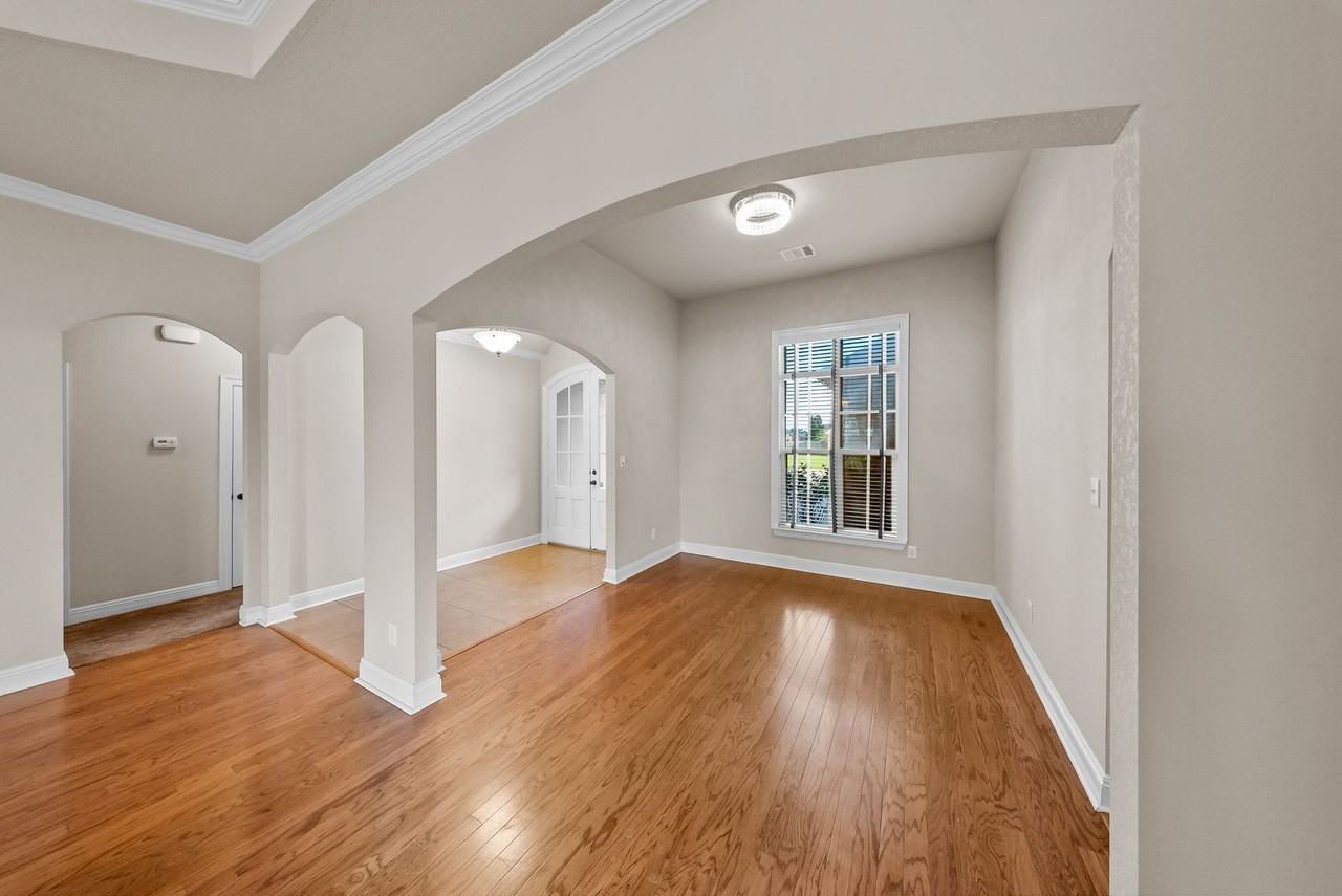 6107 Waterford Ln - Photo 4 of 16