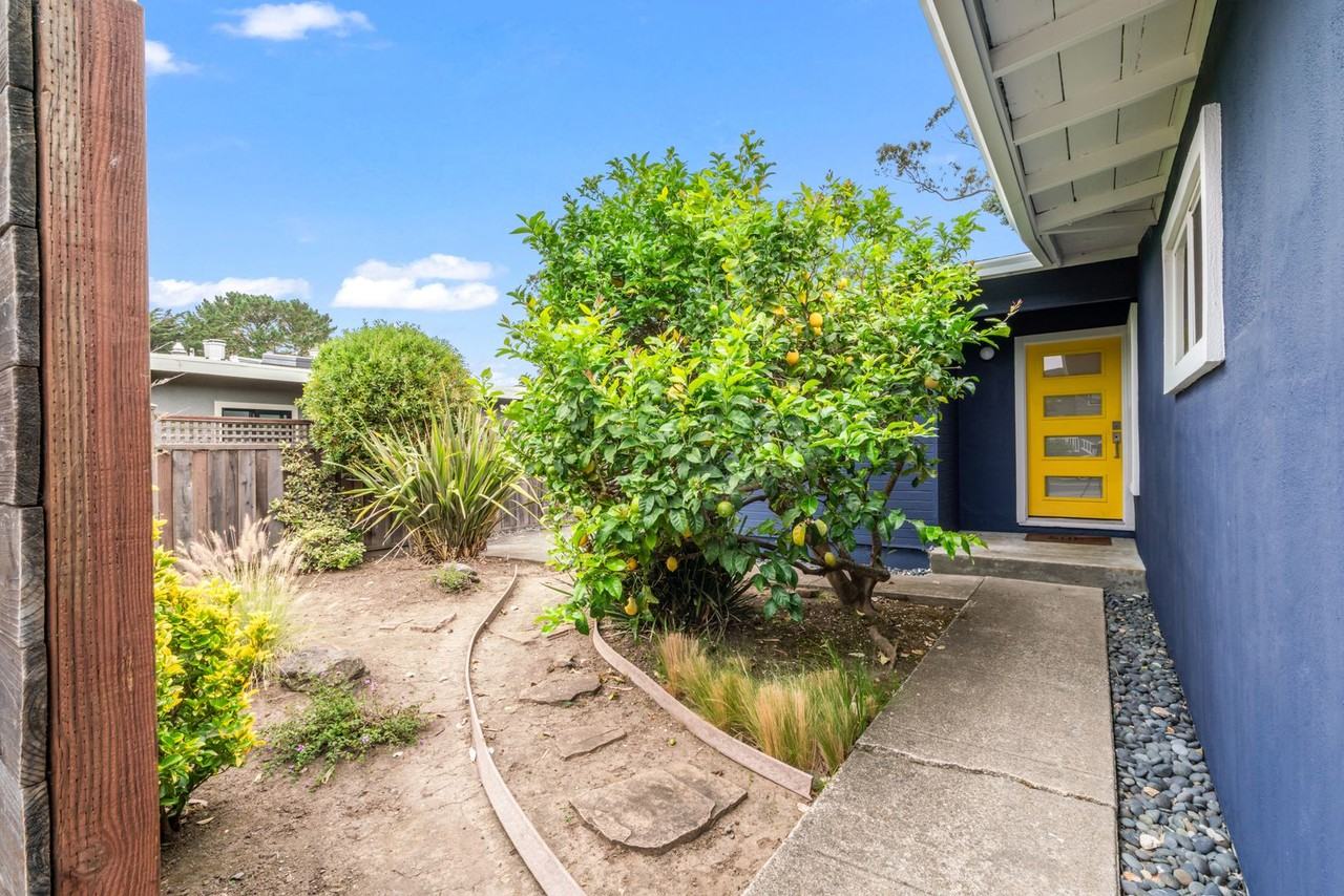 1359 Crespi Dr - Photo 3 of 34