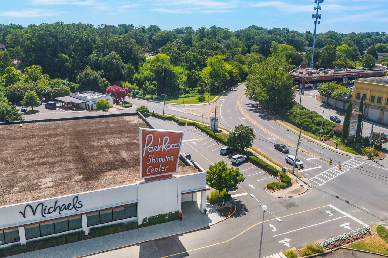 1126 E Woodlawn Rd - Photo 3 of 24