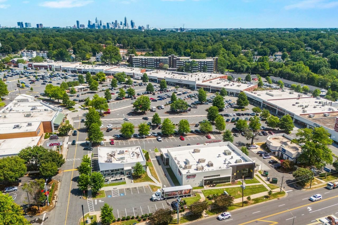 1126 E Woodlawn Rd - Photo 4 of 24