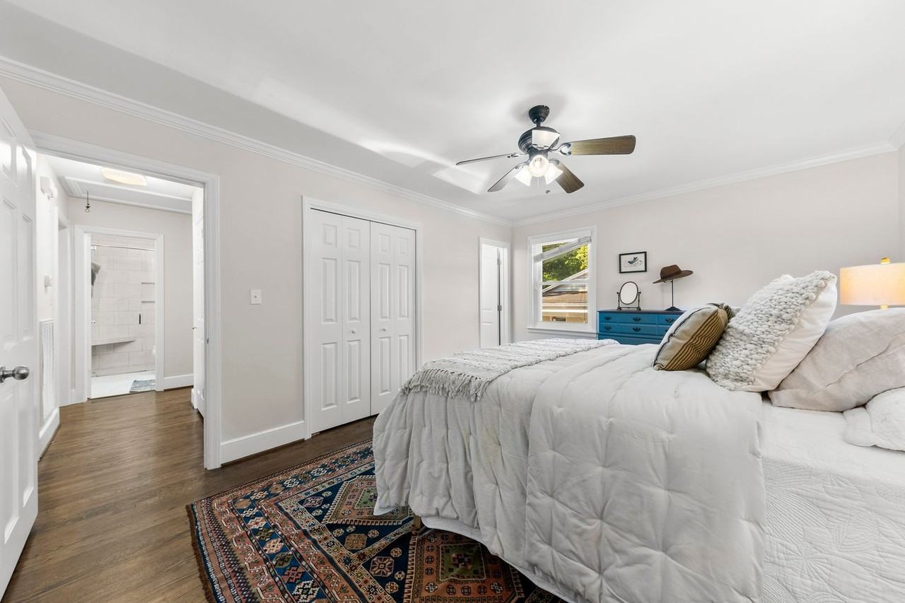 1126 E Woodlawn Rd - Photo 6 of 24