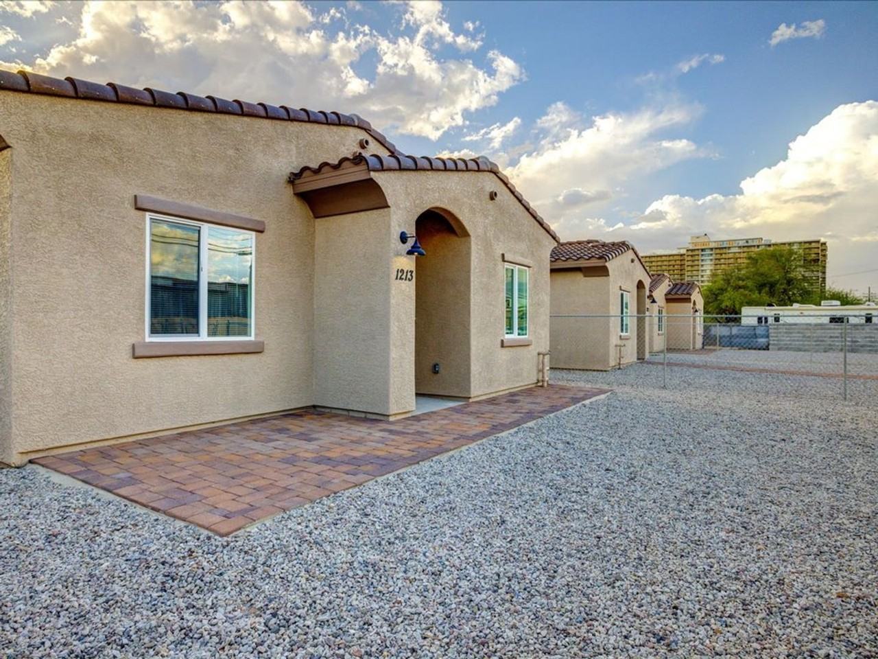 1213 N Acuna Ave - Photo 2 of 19