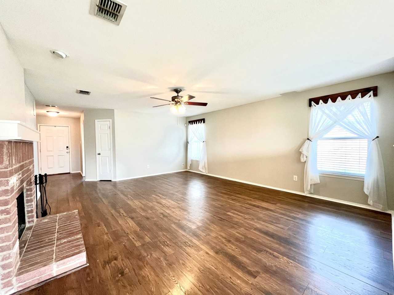 3000 Groveland Ter - Photo 3 of 15