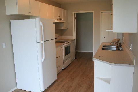 5218 61 Ave - Photo 2 of 10