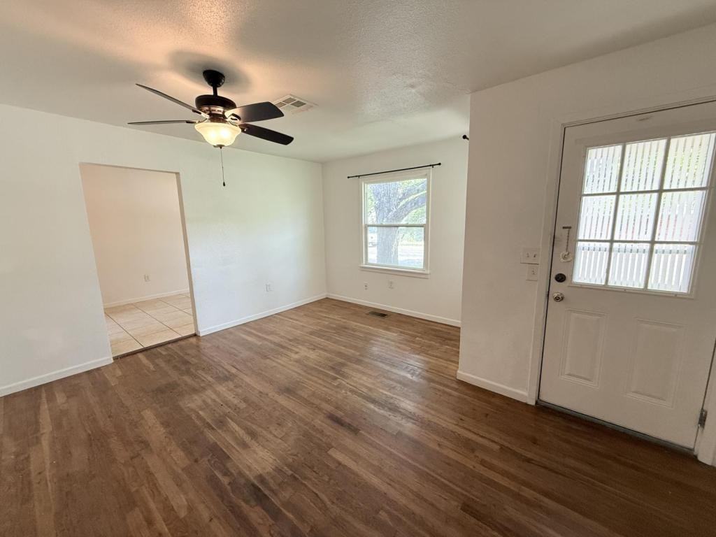 1004 S 3rd St - Photo 3 of 26