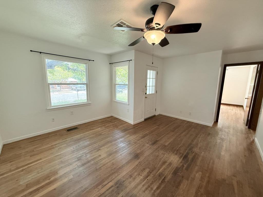 1004 S 3rd St - Photo 4 of 26