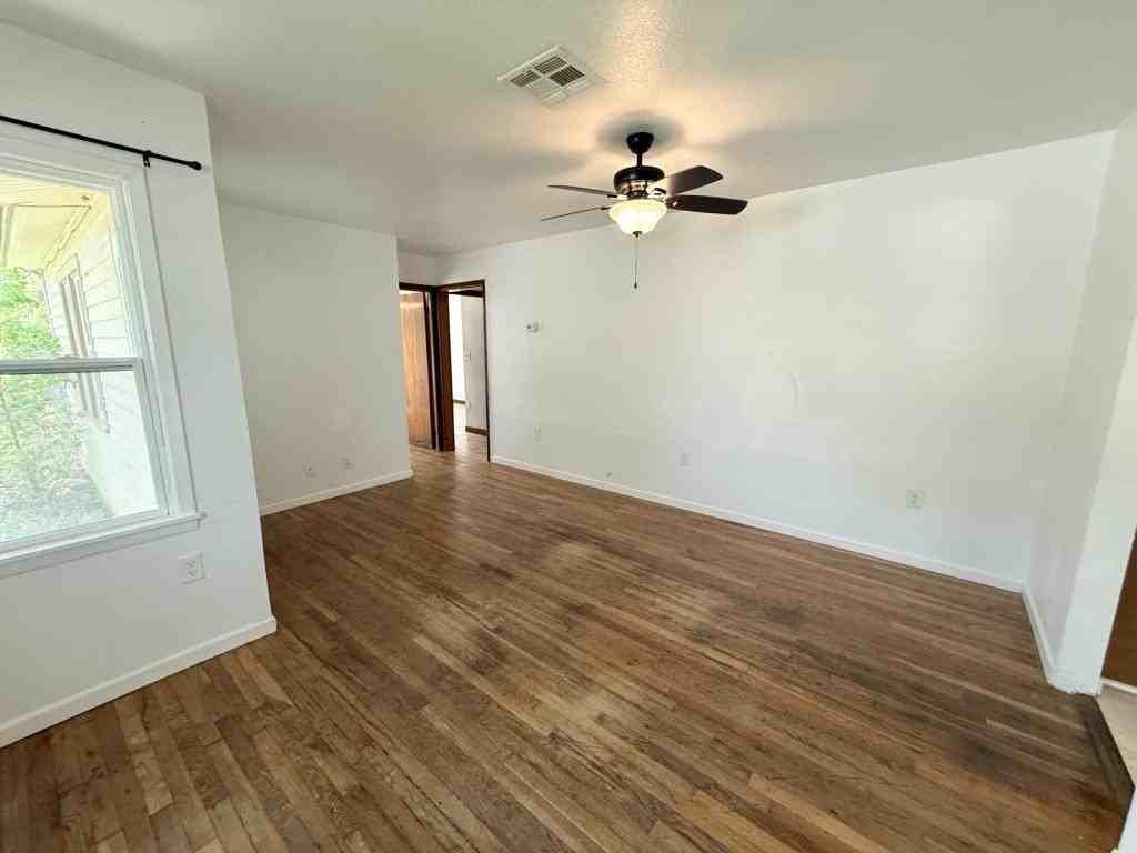 1004 S 3rd St - Photo 5 of 26