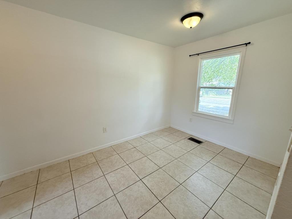 1004 S 3rd St - Photo 6 of 26