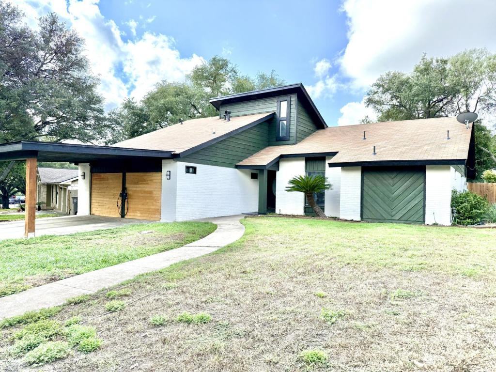 2934 Burnt Oak St - Photo 3 of 31
