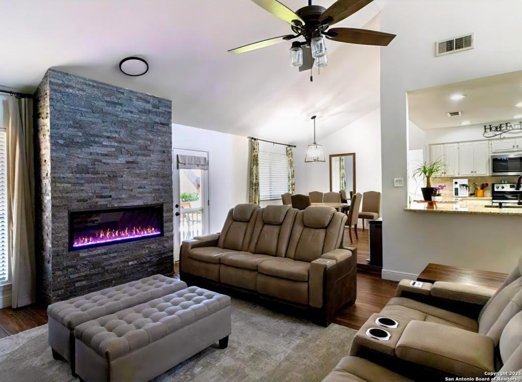 2934 Burnt Oak St - Photo 2 of 31