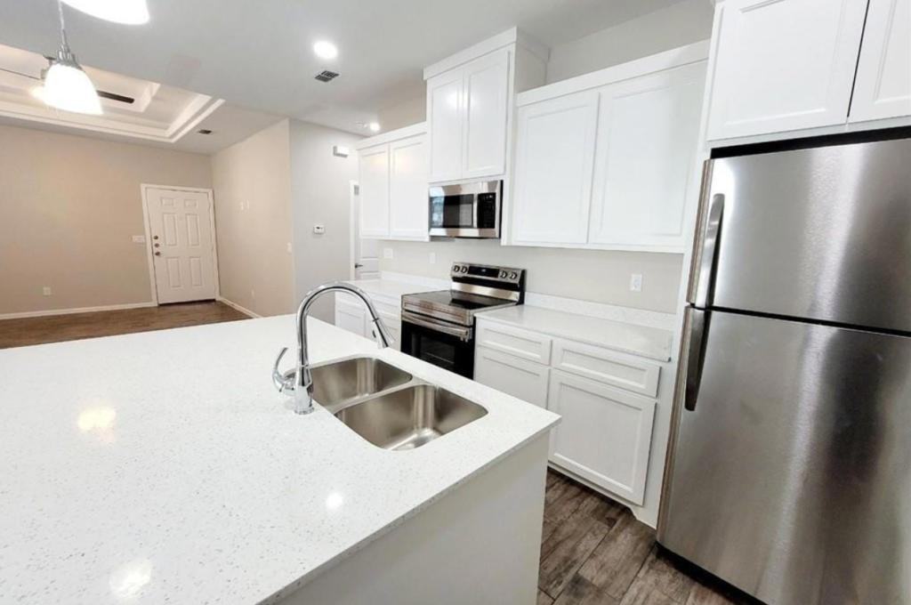 1308 Petri Dr - Photo 2 of 8