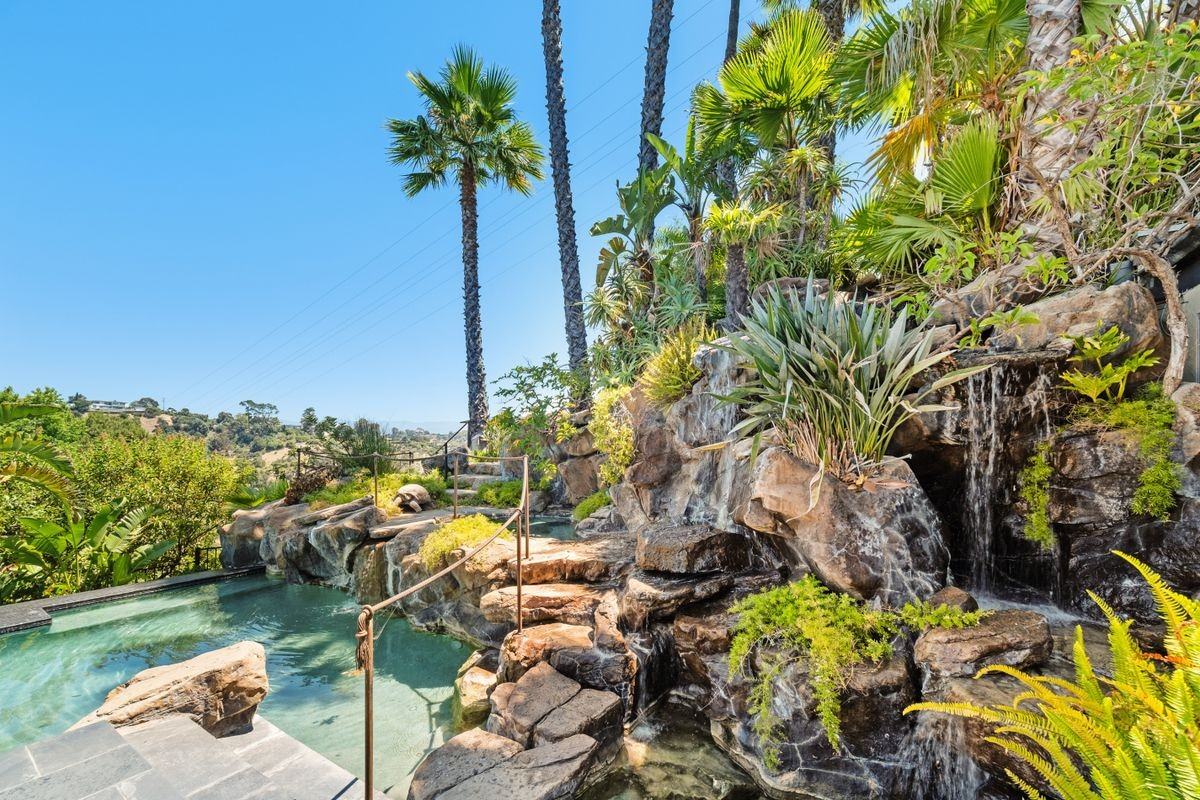 2625 Mar Lu Drive - Photo 2 of 26