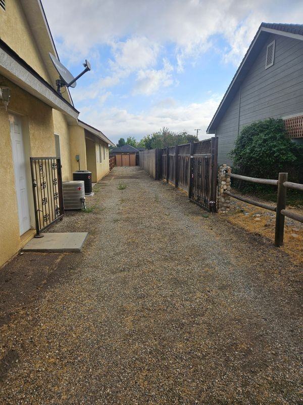 17960 Swaps Ct - Photo 2 of 23