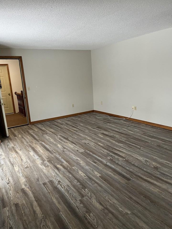 2175 Violet Cir #4 - Photo 5 of 7