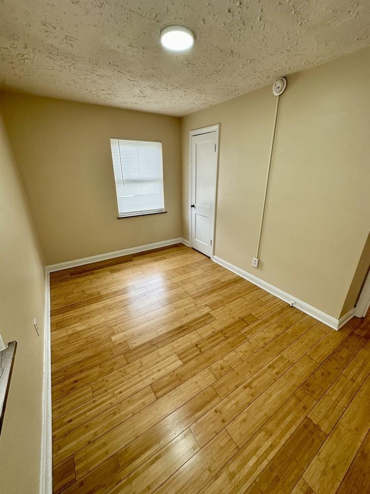 913 913 - Photo 3 of 7