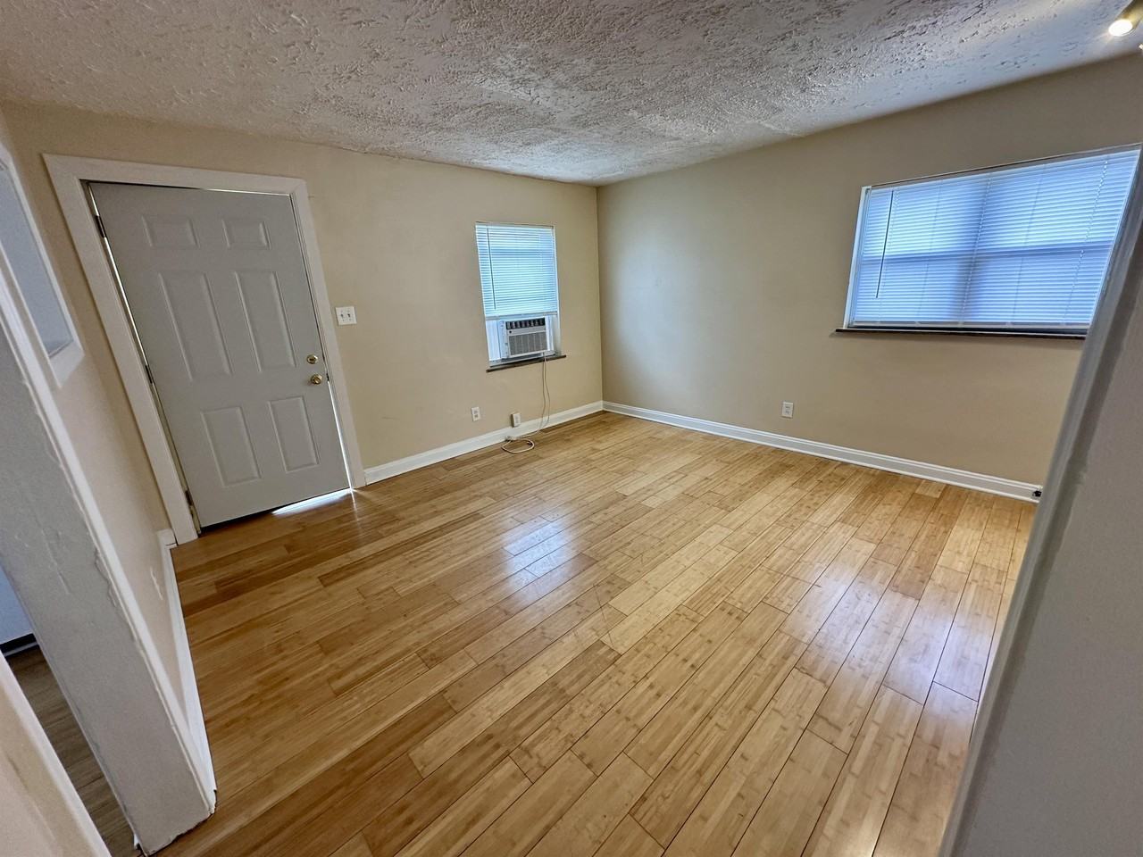 913 913 - Photo 5 of 7