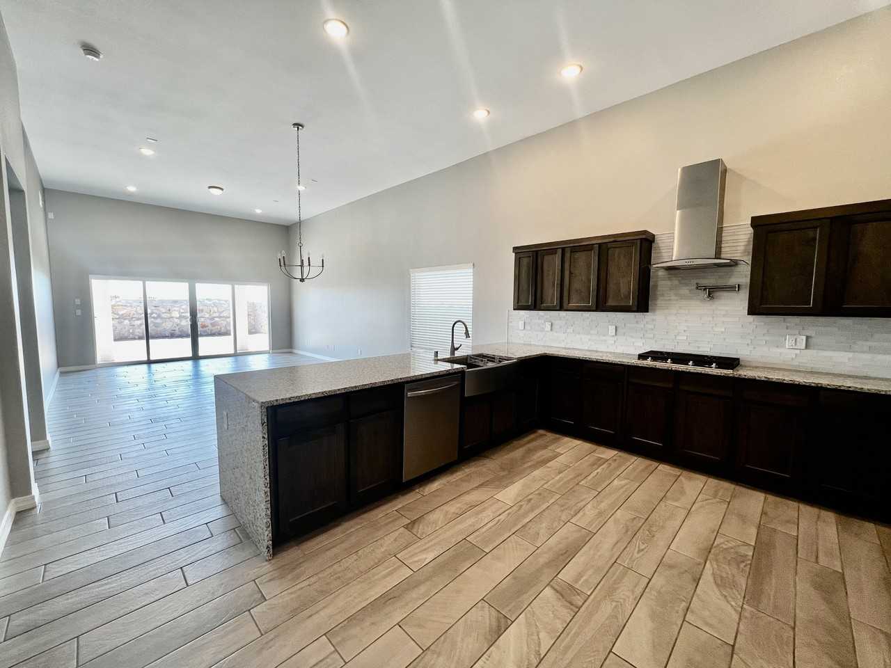 11365 Hidalgo Dr - Photo 2 of 46