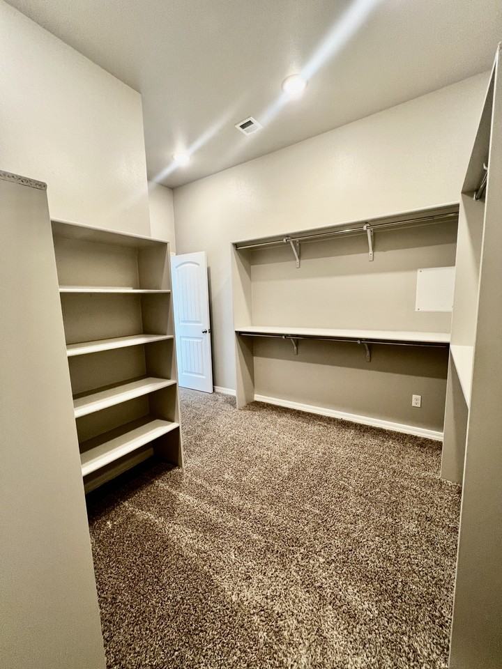 11365 Hidalgo Dr - Photo 3 of 46
