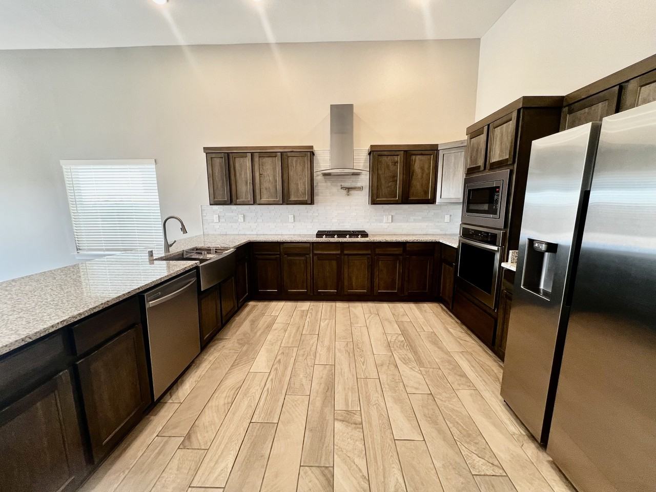 11365 Hidalgo Dr - Photo 3 of 46