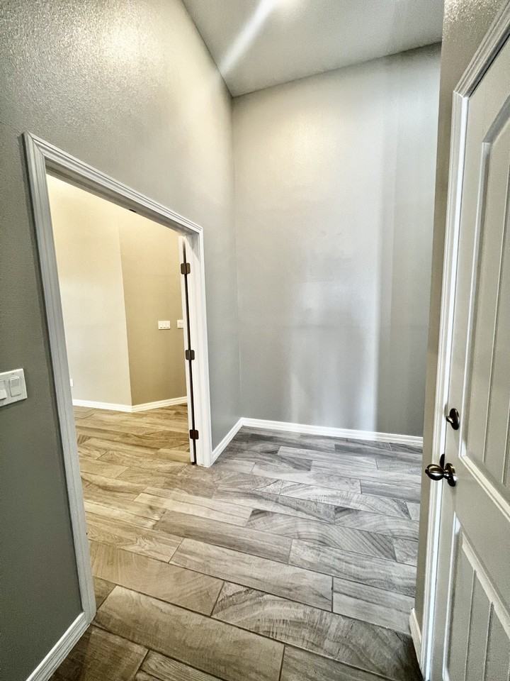 11365 Hidalgo Dr - Photo 4 of 46
