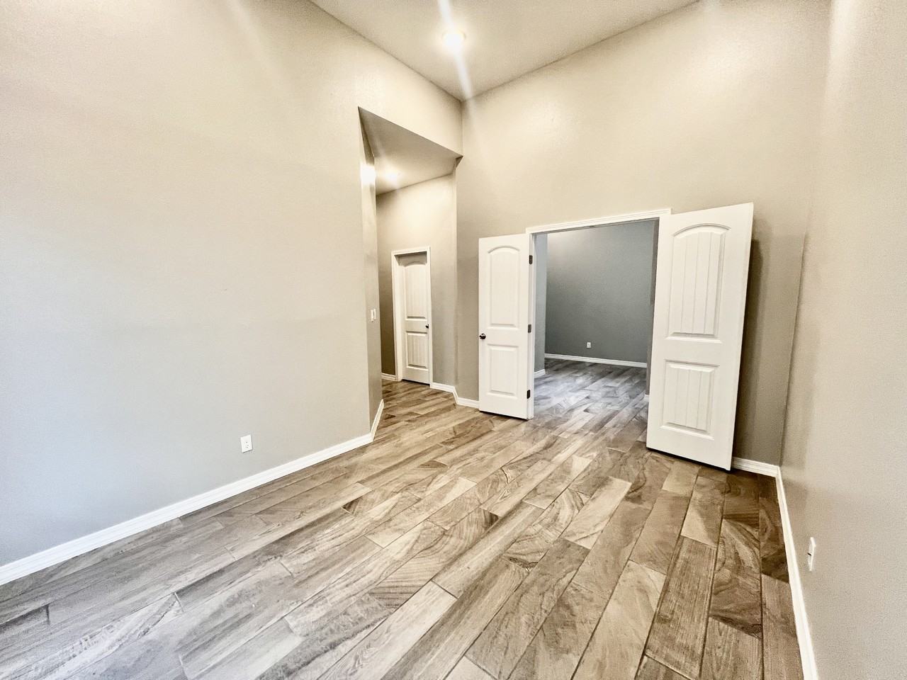 11365 Hidalgo Dr - Photo 2 of 46