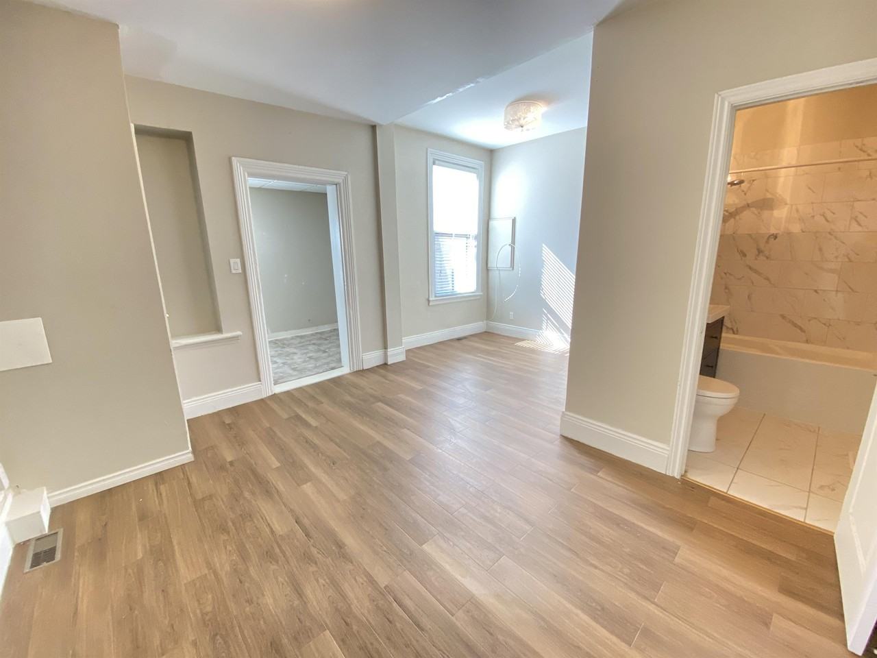 226 Victoria Ave N #2 - Photo 5 of 7