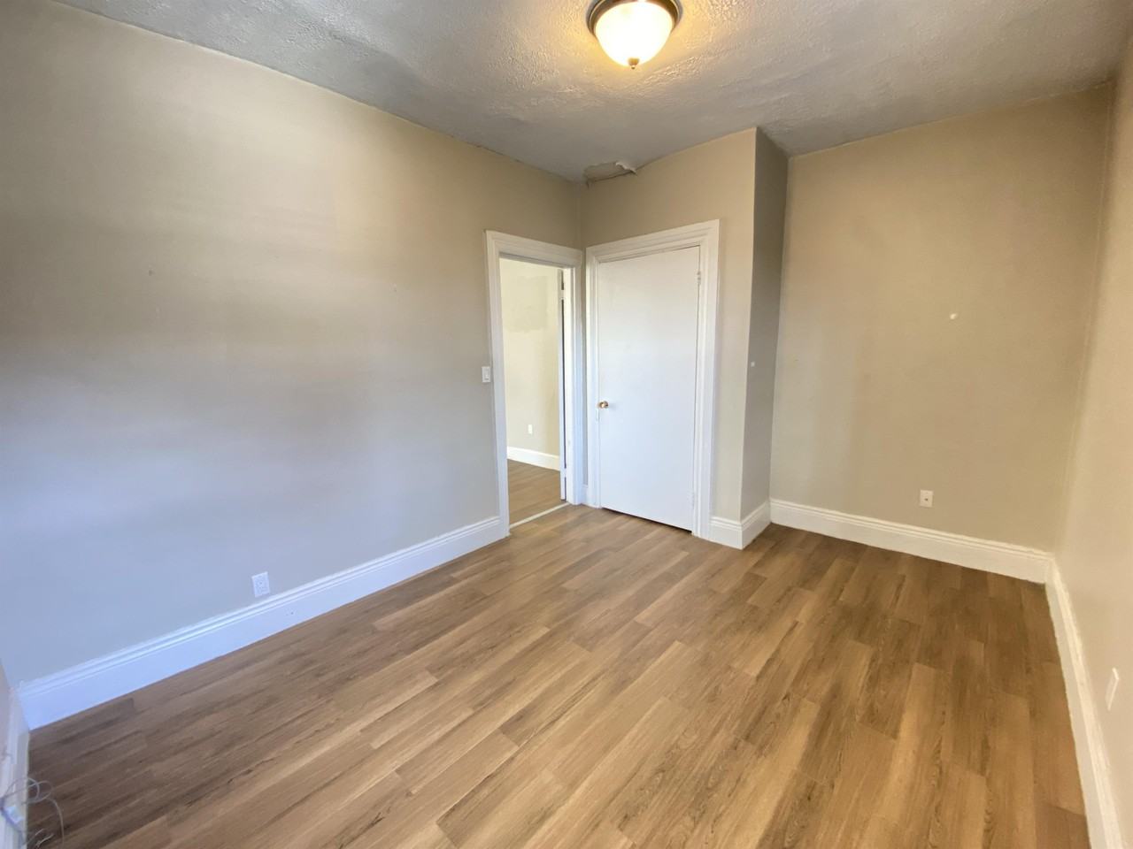 226 Victoria Ave N #2 - Photo 4 of 7