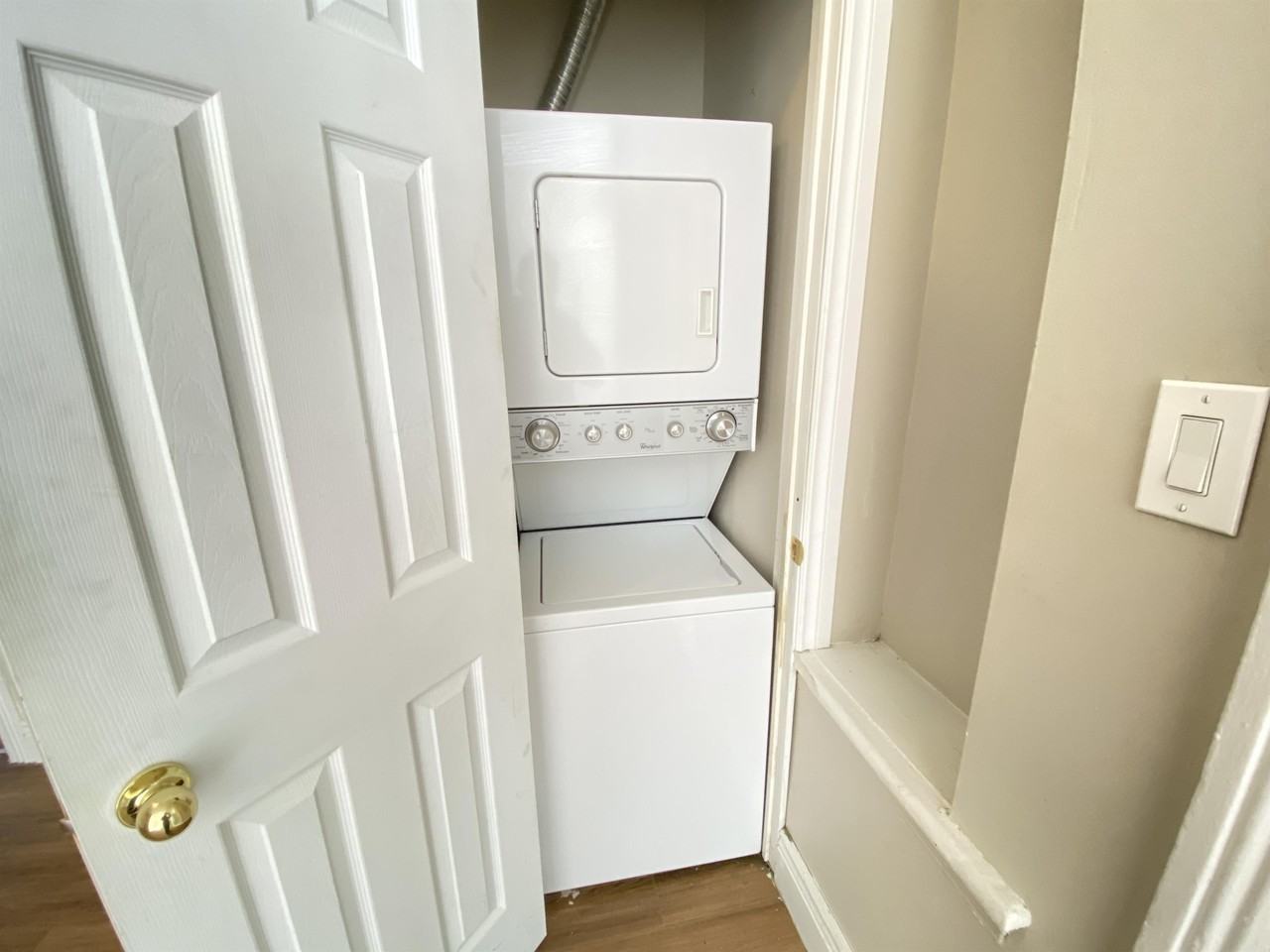 226 Victoria Ave N #2 - Photo 6 of 7