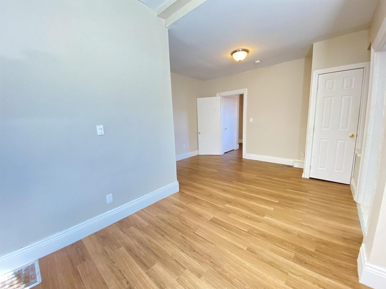 226 Victoria Ave N #2 - Photo 7 of 7