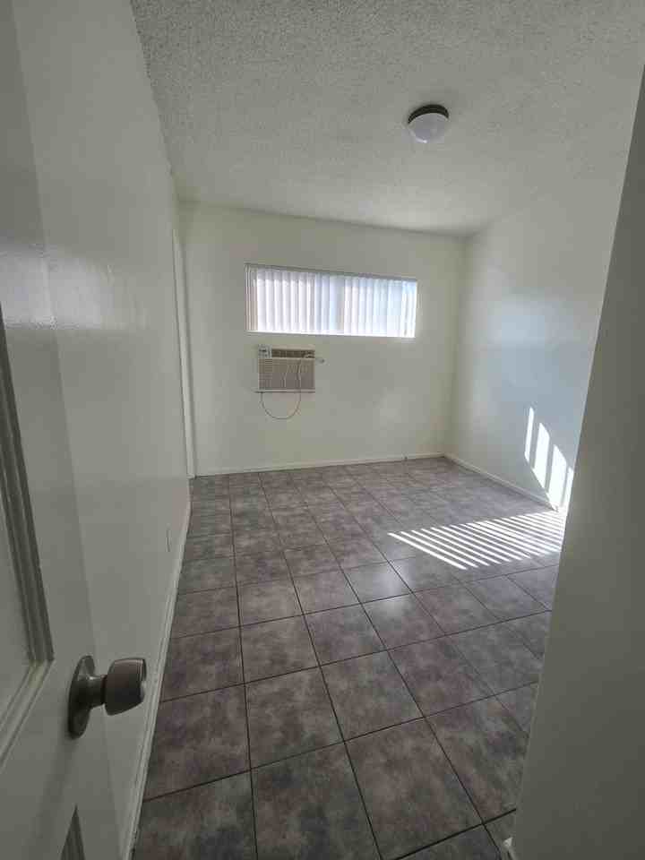 4013 - Photo 4 of 15