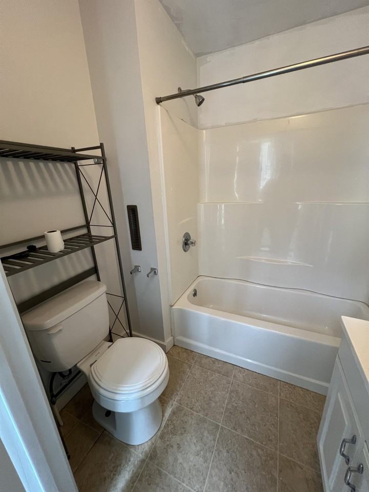 535 Locust Ave #1 - Photo 3 of 25