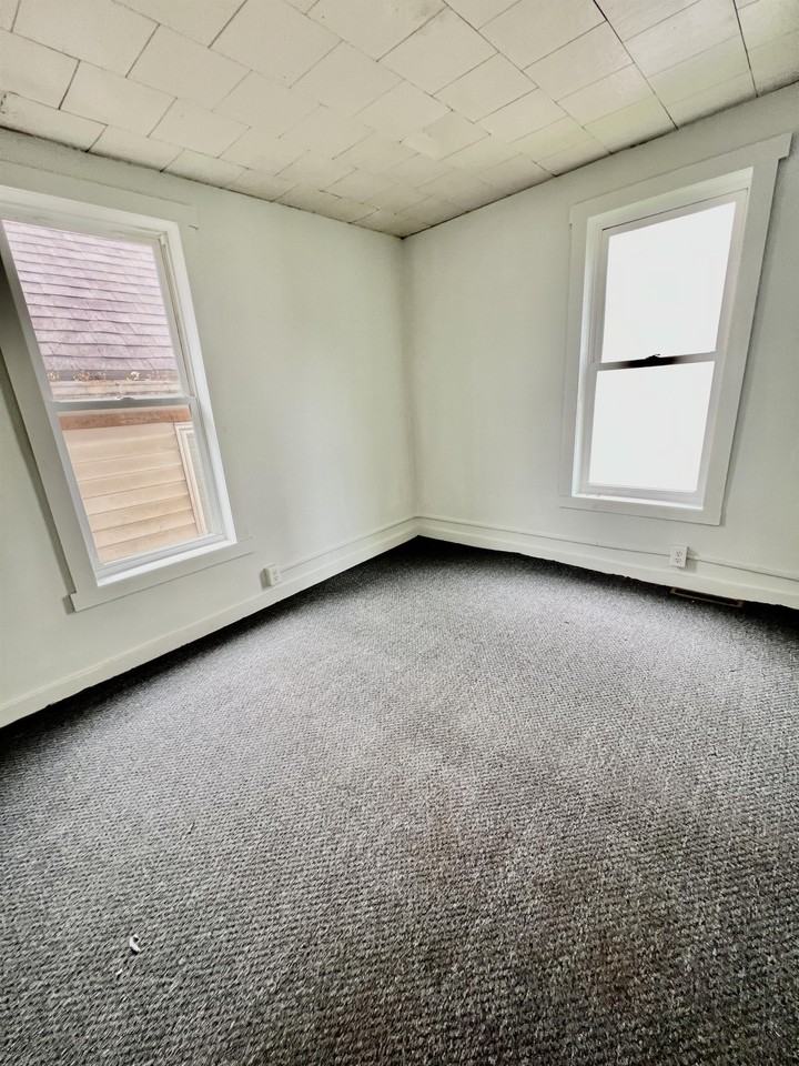 535 Locust Ave #1 - Photo 4 of 25